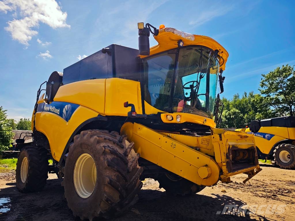 New Holland CX 8090 聯合收穫機