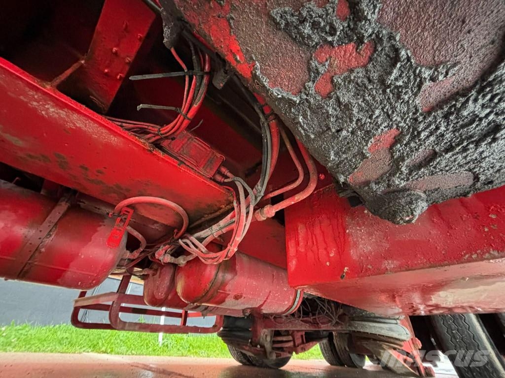 Goldhofer STPN 3-30/80 PLATFORM L=8067 mm / LAST AXLE STEERE 地架式半拖車