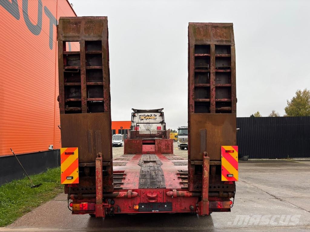 Goldhofer STPN 3-30/80 PLATFORM L=8067 mm / LAST AXLE STEERE 地架式半拖車