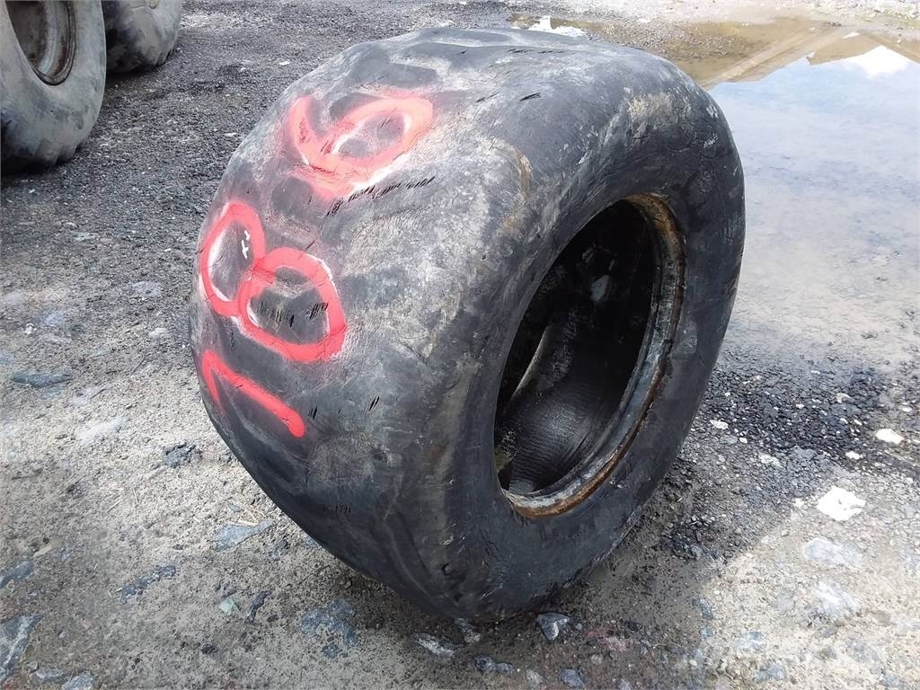 Trelleborg Twin 423 700x22,5 Used/Beg Tyres, wheels and rims