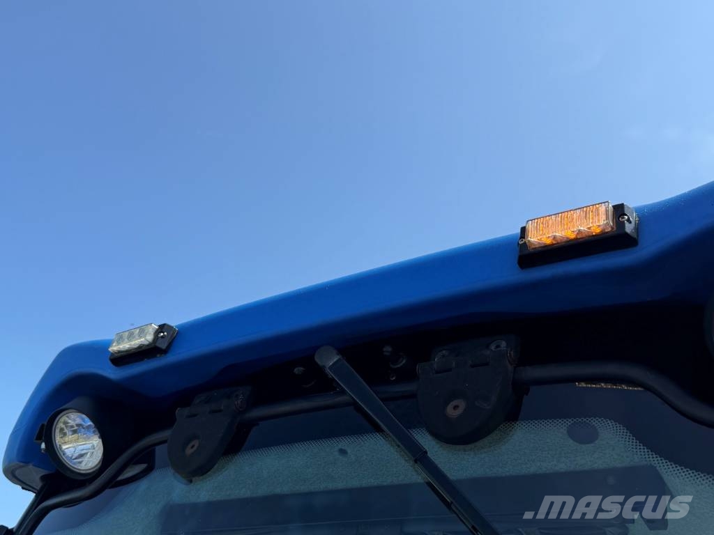 New Holland T 4.100 F Kabine トラクター