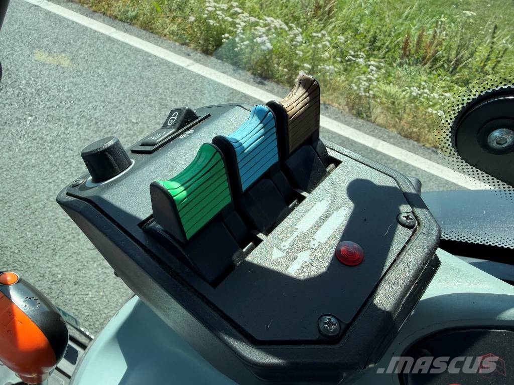 New Holland T 4.100 F Kabine トラクター