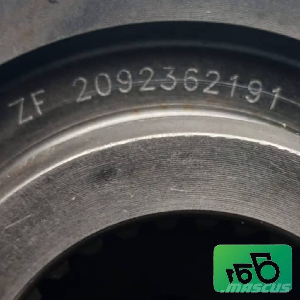 John Deere 6820 Dual Gear ZF 2092362191 Gearbox L156672 Šasije I ovjese