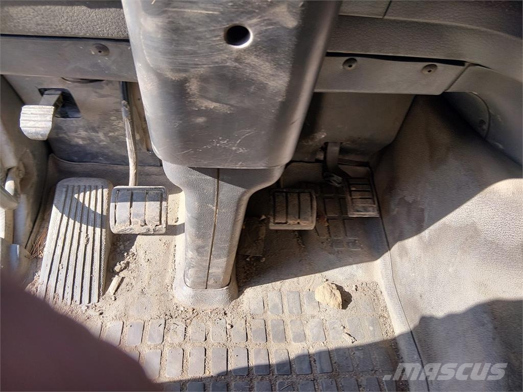 Volvo FH16 550 8x5 شاحنات قلابة