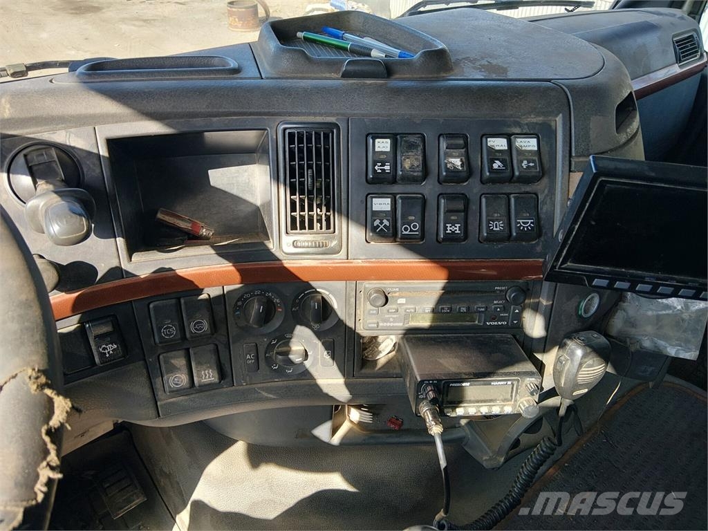 Volvo FH16 550 8x5 شاحنات قلابة