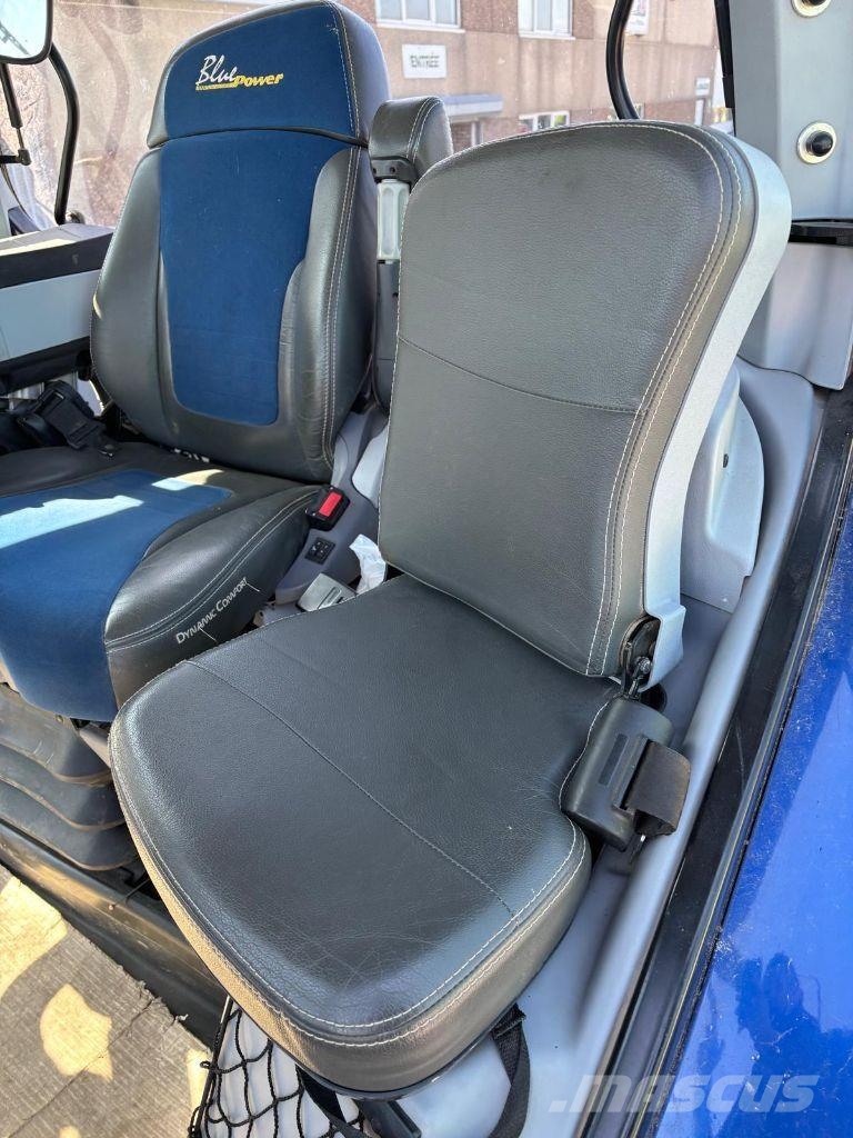 New Holland T7-315 Traktori