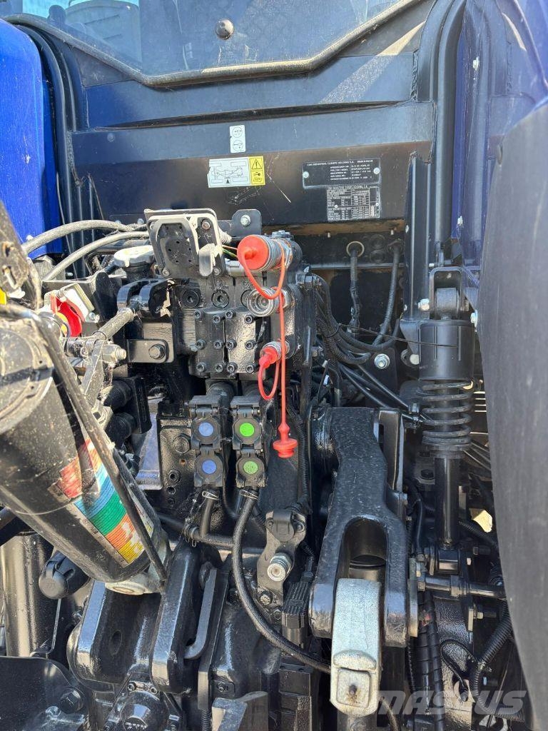 New Holland T7-315 トラクター