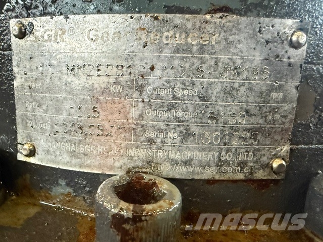 Bonfiglioli reduktor+ eaton 6k195 Transmisija