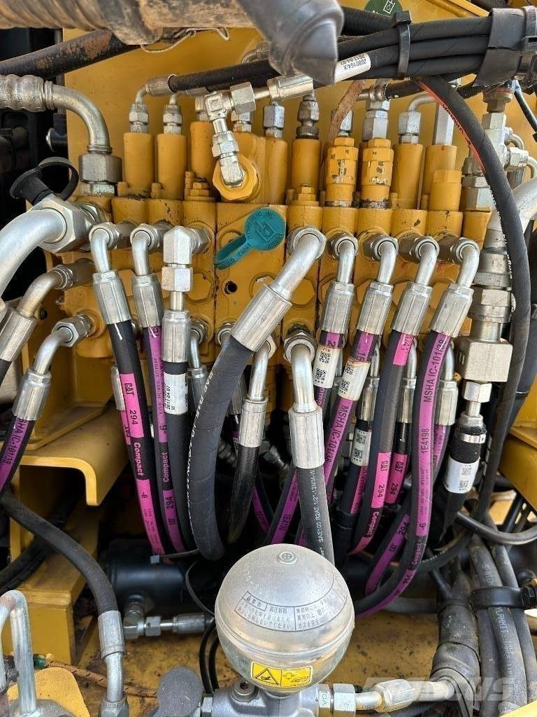 CAT 303.5E2 小型挖土機/掘鑿機<7t(小型挖掘機)