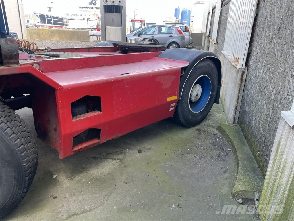 Sisu Terminaltraktor 4x4 Cabezas tractoras para terminales