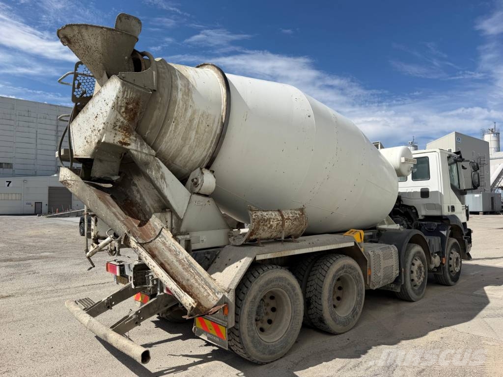 Iveco Trakker 400 Betonmixers en pompen