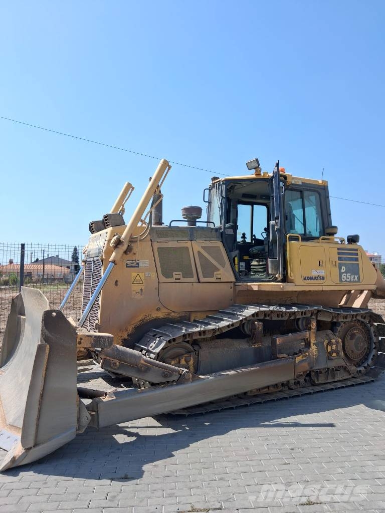 Komatsu D 65 EX-18 Buldozer sobre oruga