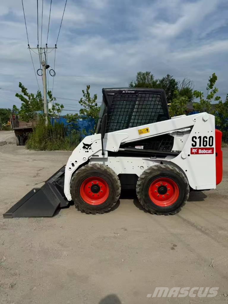Bobcat S 130 Lietoti riteņu kompaktiekrāvēji