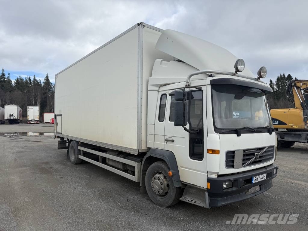 Volvo FL 6 厢式货车