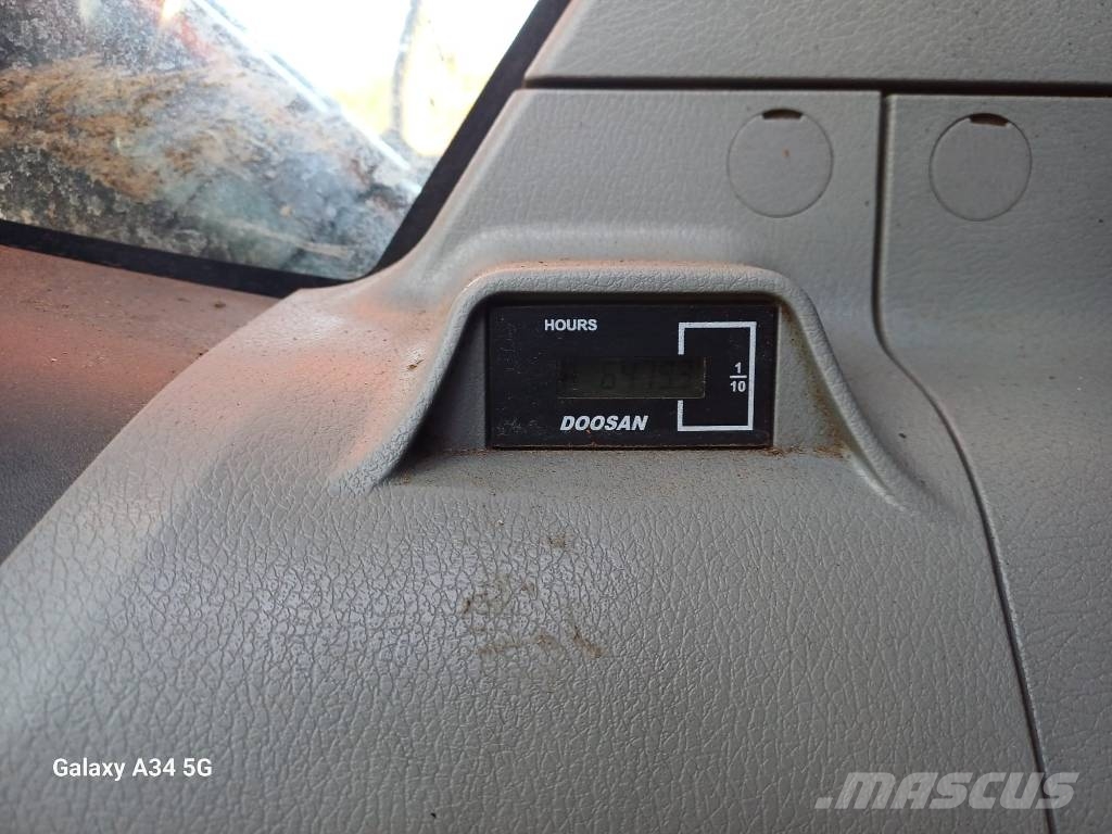 Doosan DX 160 LC - 5 Excavadoras sobre orugas