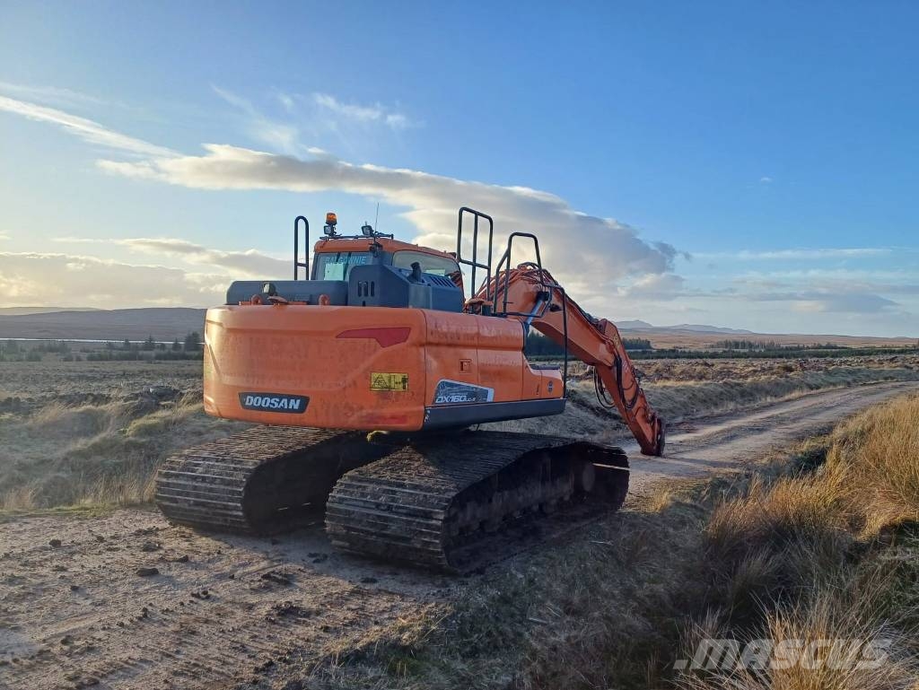 Doosan DX 160 LC - 5 Excavadoras sobre orugas