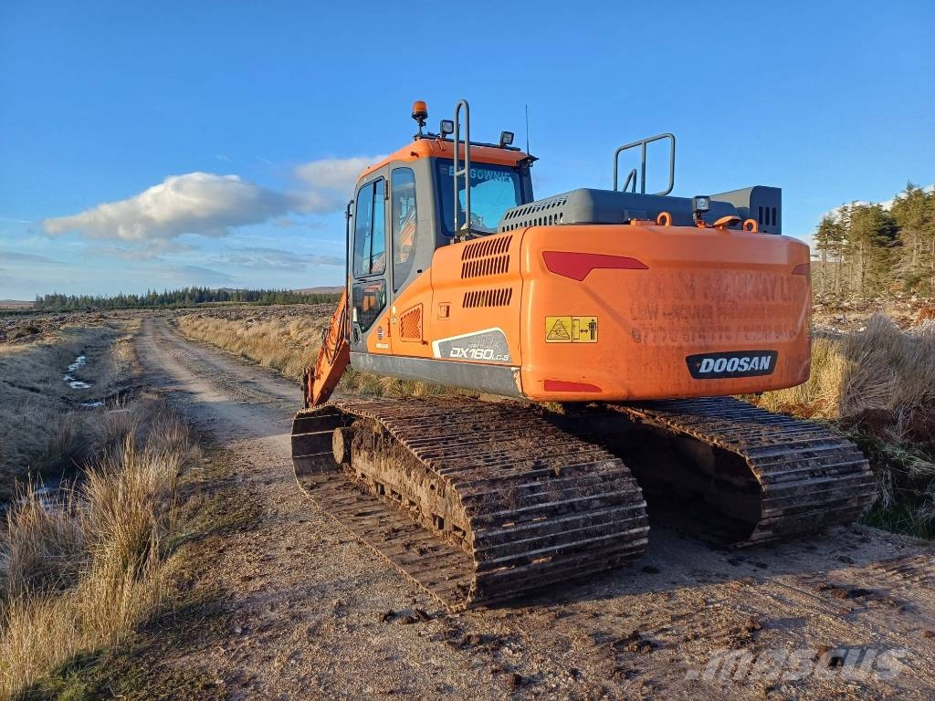 Doosan DX 160 LC - 5 Excavadoras sobre orugas