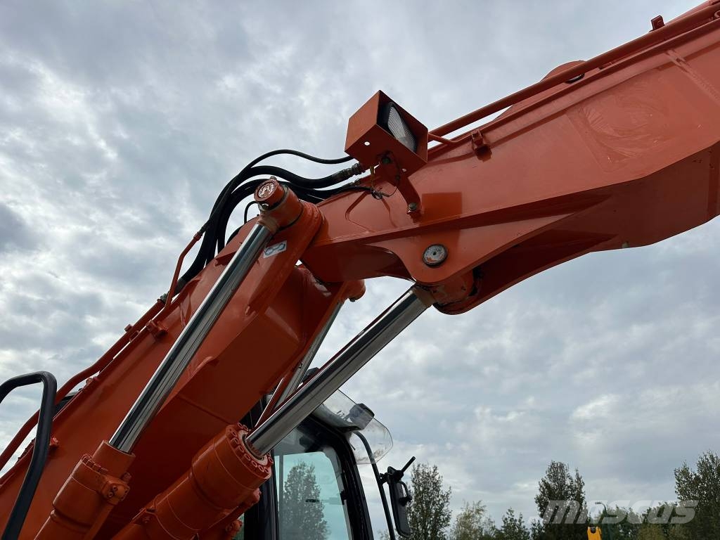 Hitachi ZX 140 W-5 Gravemaskiner på hjul