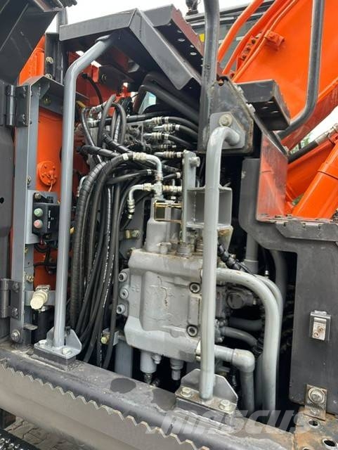 Hitachi ZX 140 W-5 Gravemaskiner på hjul