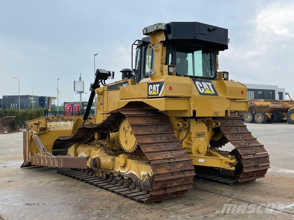 CAT D6T LGP بلدوزرات مجنزرة