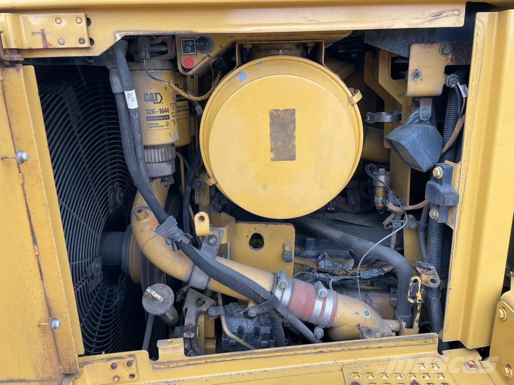 CAT D6T LGP بلدوزرات مجنزرة
