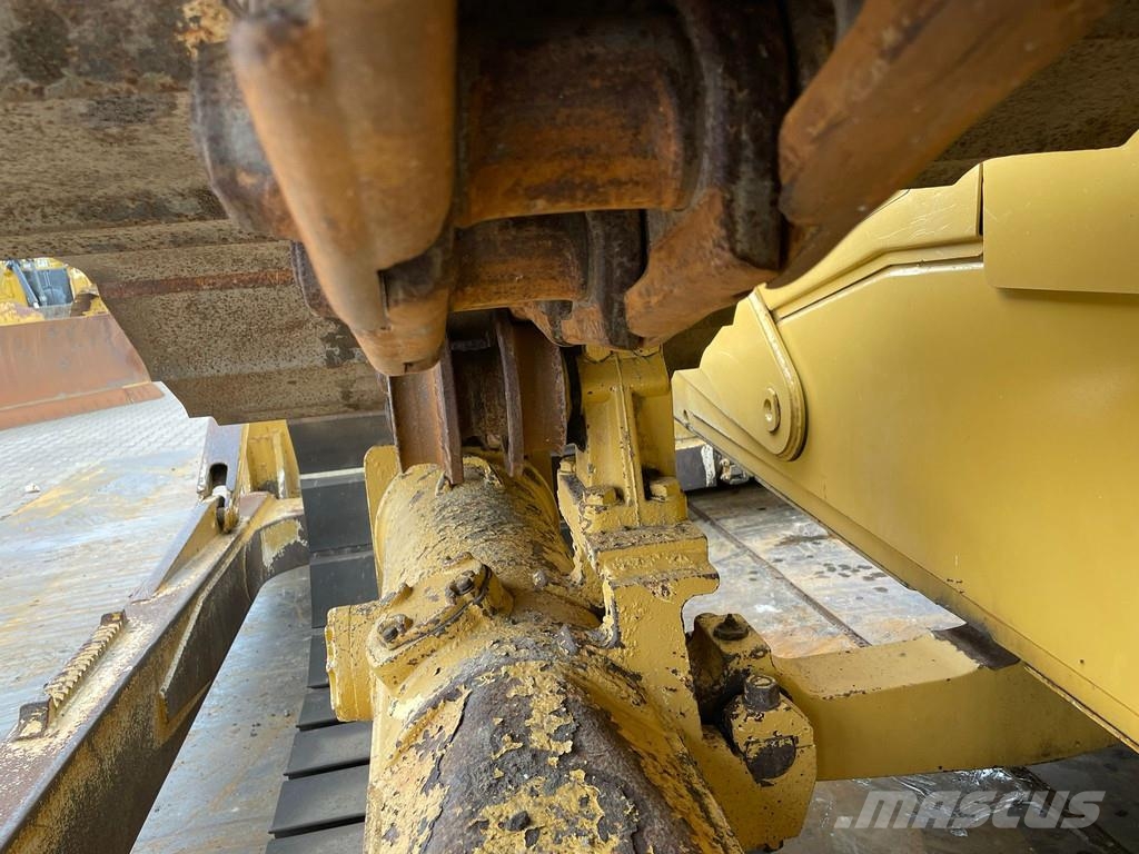 CAT D6T LGP بلدوزرات مجنزرة