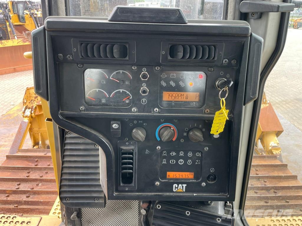 CAT D6T LGP بلدوزرات مجنزرة