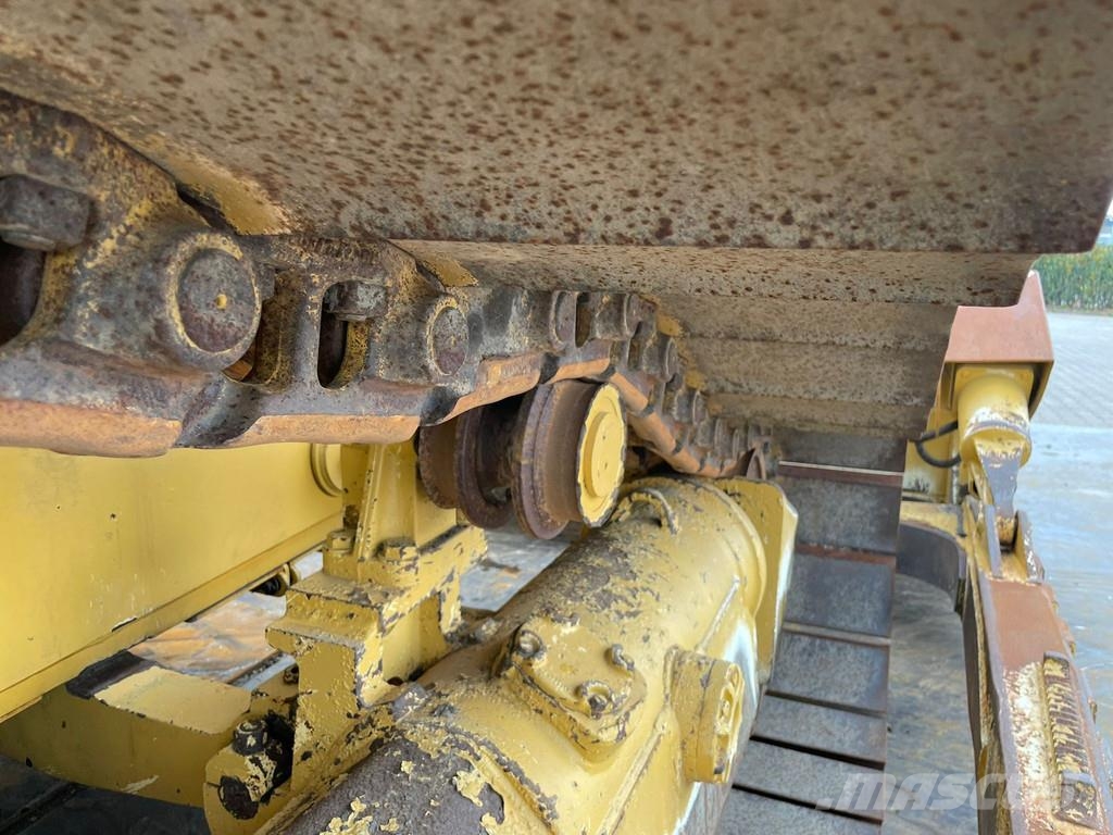 CAT D6T LGP بلدوزرات مجنزرة