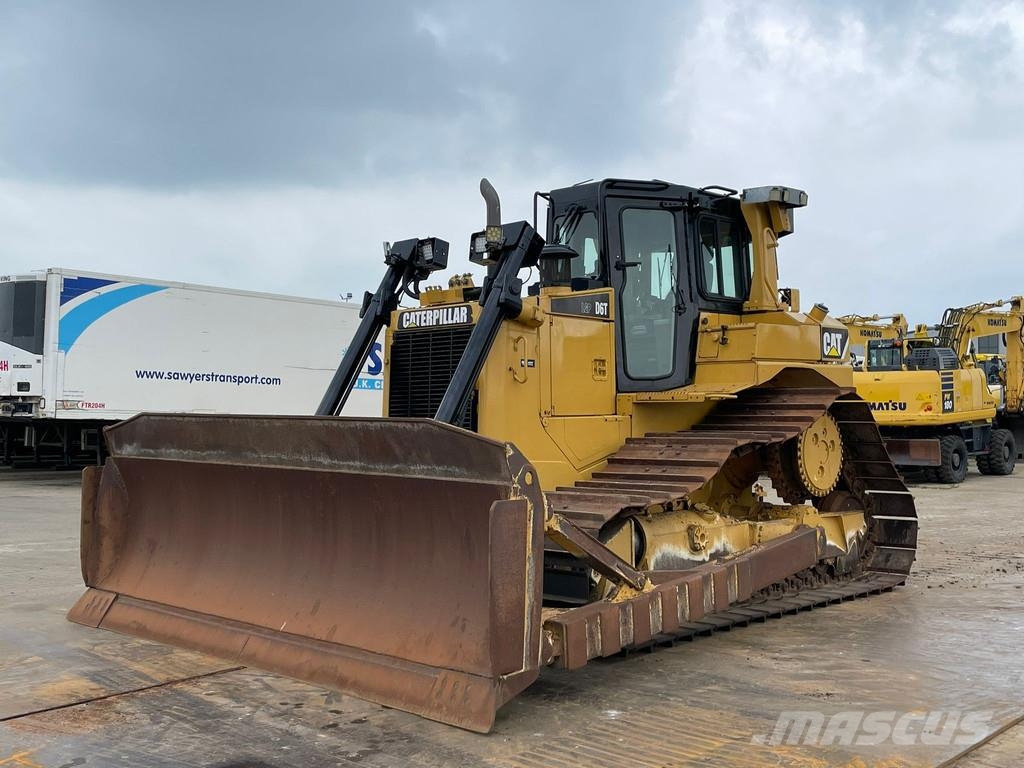 CAT D6T LGP بلدوزرات مجنزرة