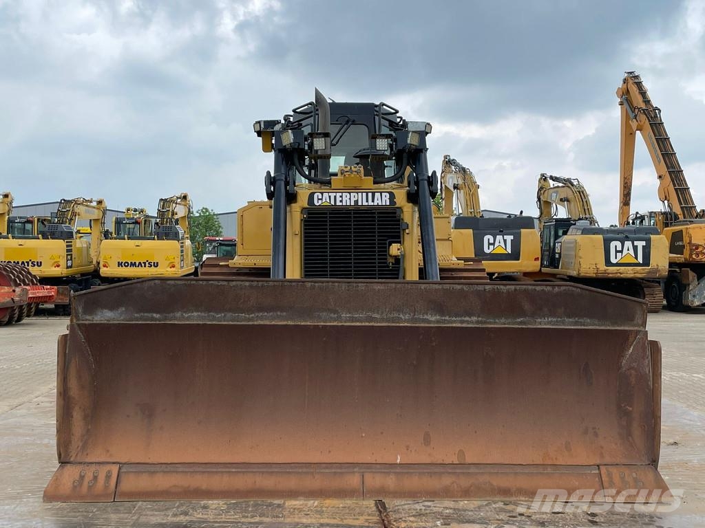 CAT D6T LGP بلدوزرات مجنزرة