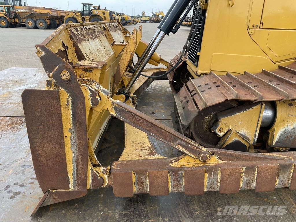 CAT D6T LGP بلدوزرات مجنزرة
