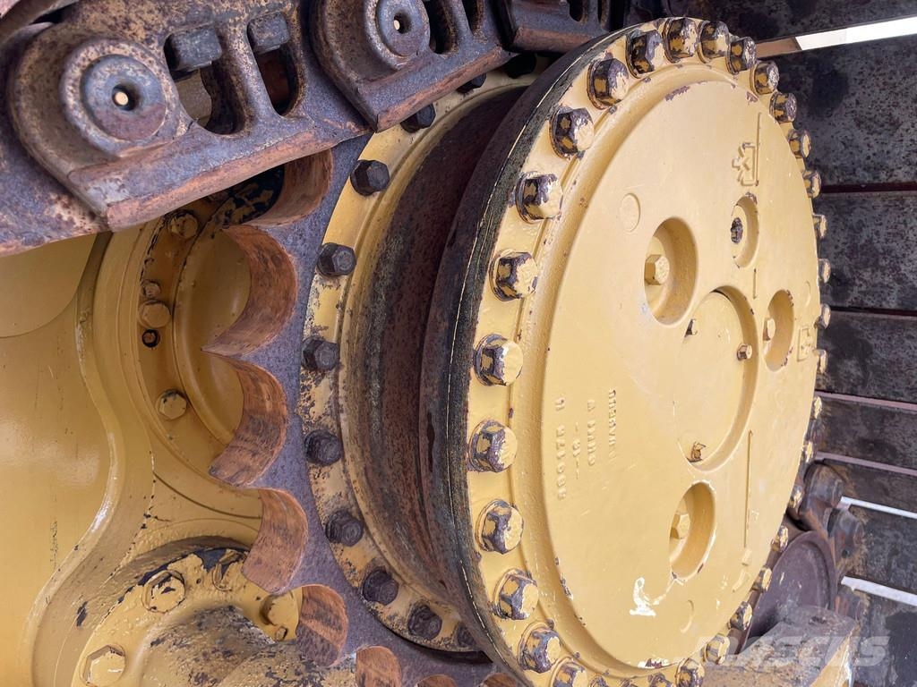 CAT D6T LGP بلدوزرات مجنزرة