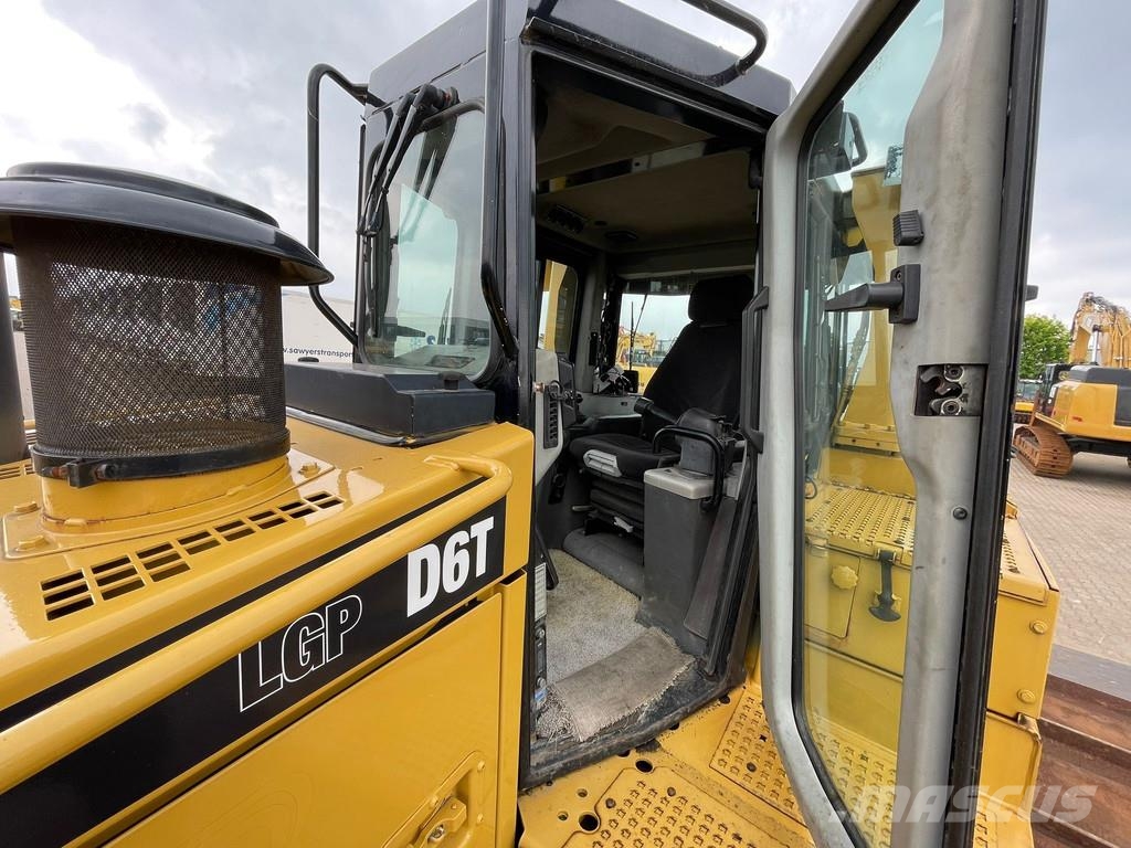 CAT D6T LGP بلدوزرات مجنزرة
