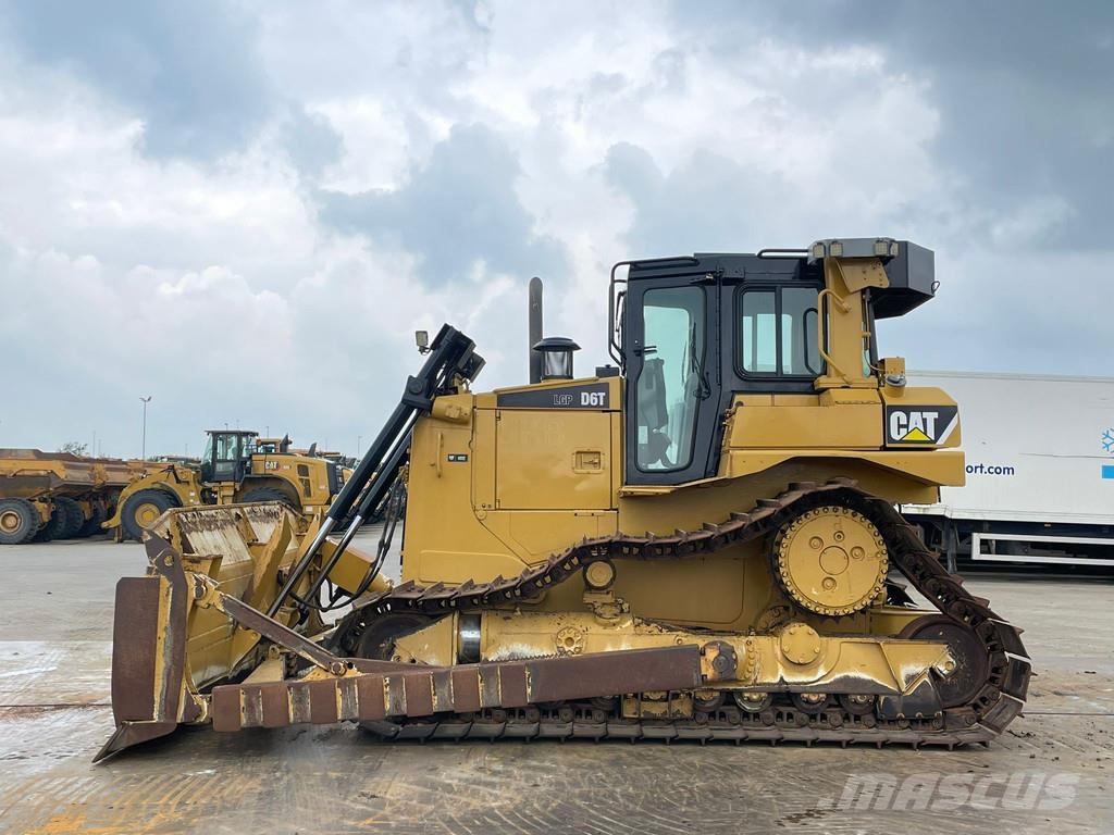 CAT D6T LGP بلدوزرات مجنزرة