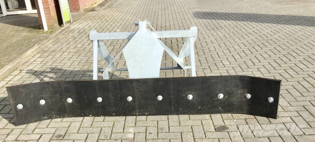  S&H modderschuif vast euro 3punt en lepel aanbouw Ostale mašine i oprema za stoku