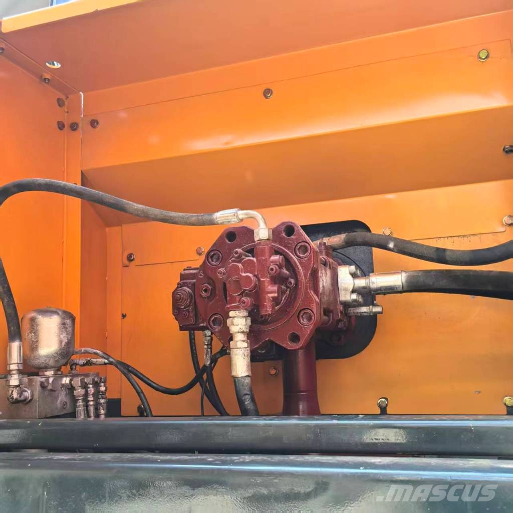 Hyundai Robex 305 LC-9 T Raupenbagger