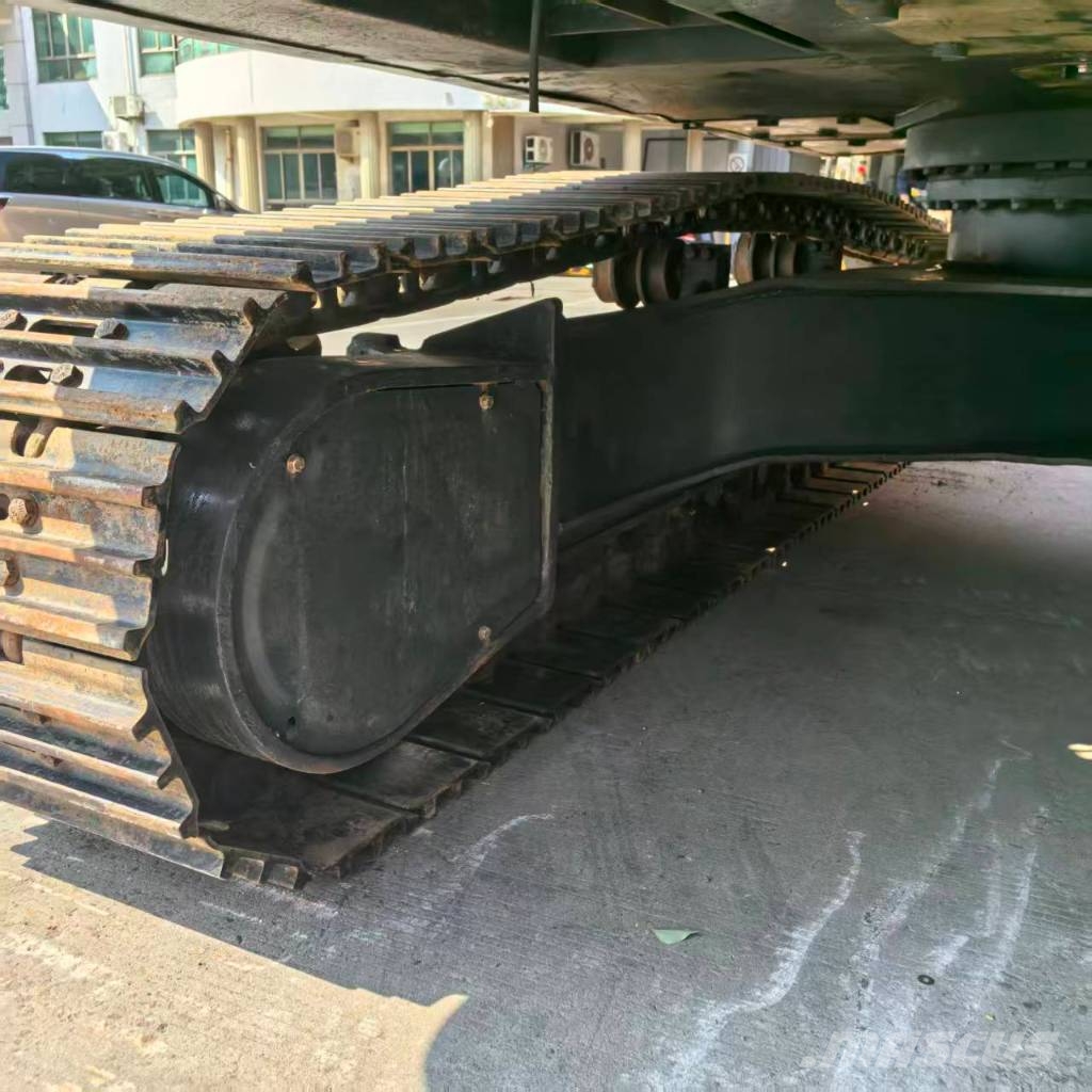 Hyundai Robex 305 LC-9 T Raupenbagger