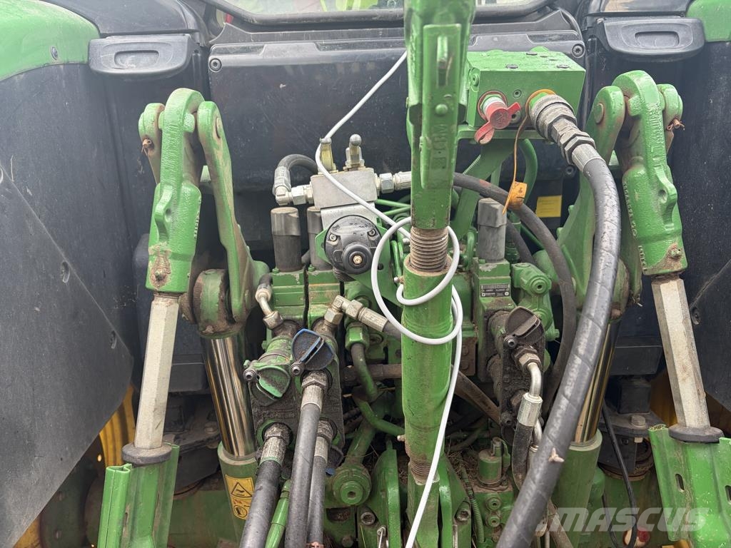 John Deere 6100M Tractoren