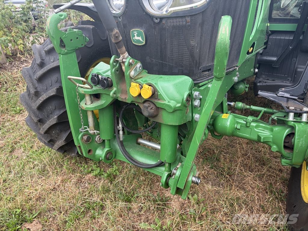 John Deere 6100M Tractoren