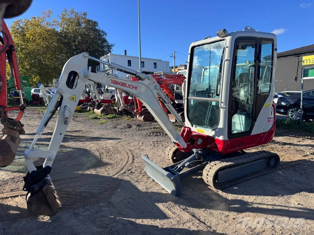Takeuchi TB 216 حفارات صغيرة أقل من 7 طن (حفارات صغيرة)