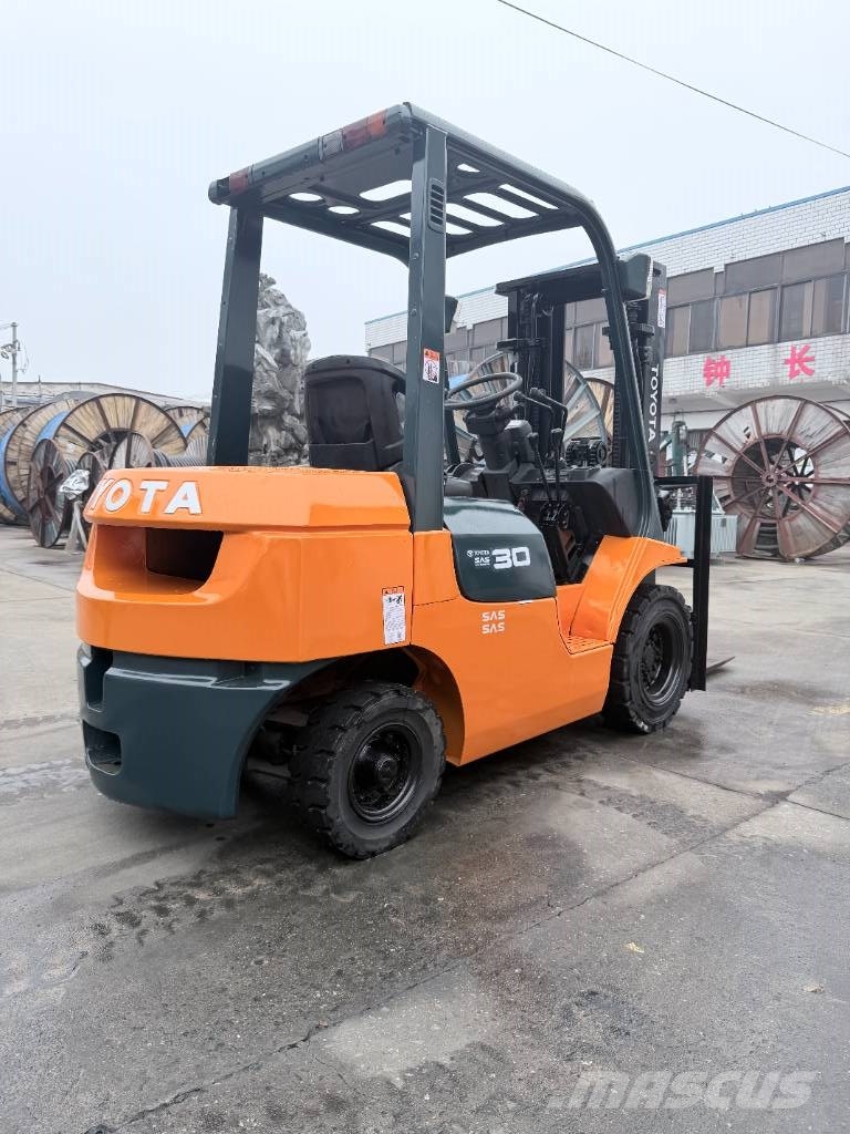 Toyota 3TD30 Дизелови камиони