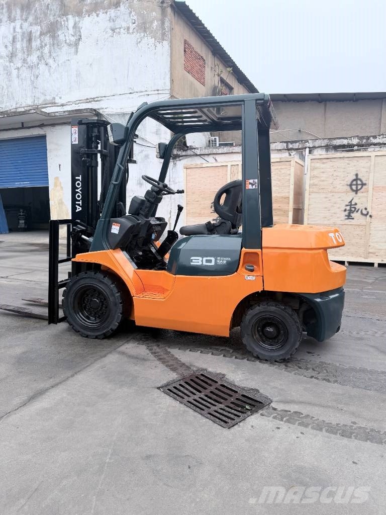 Toyota 3TD30 Дизелови камиони