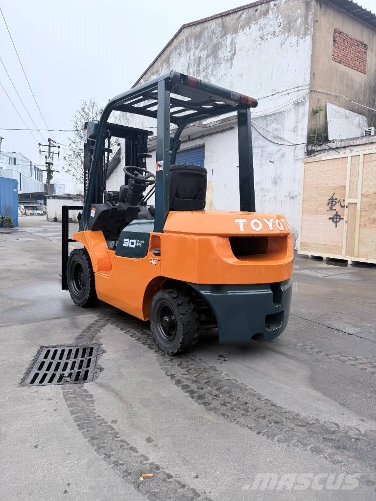Toyota 3TD30 Дизелови камиони