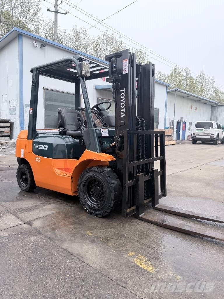 Toyota 3TD30 Дизелови камиони