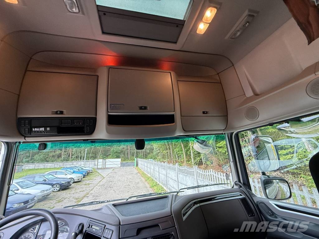 DAF XF 106.480 Kamioni sa ravan platformom / vitlom