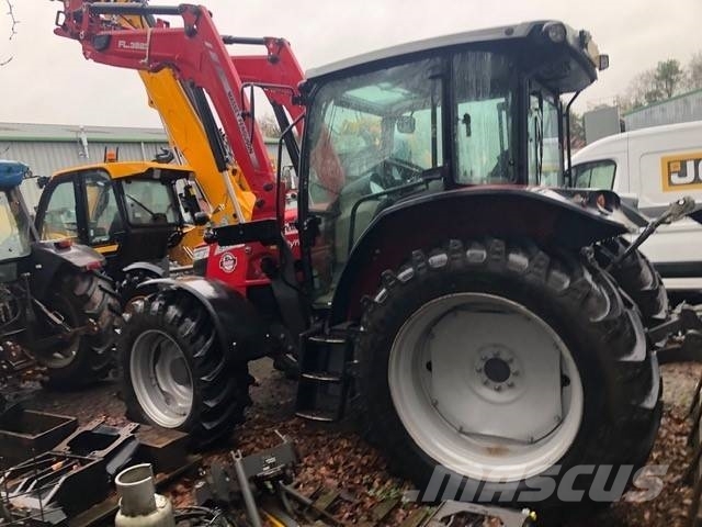 Massey Ferguson 5711M CAB Трактори