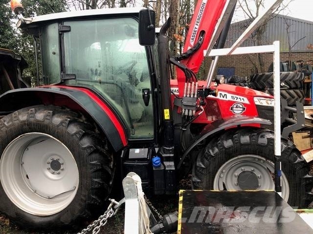 Massey Ferguson 5711M CAB Трактори