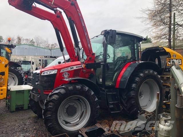 Massey Ferguson 5711M CAB Трактори