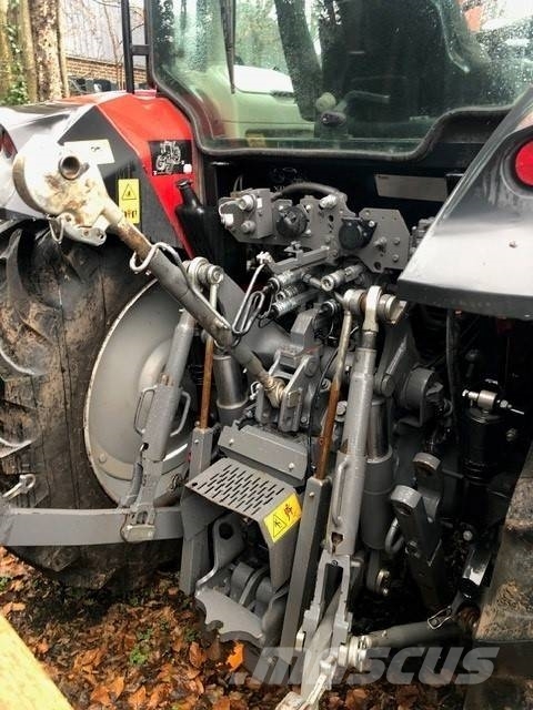 Massey Ferguson 5711M CAB Трактори