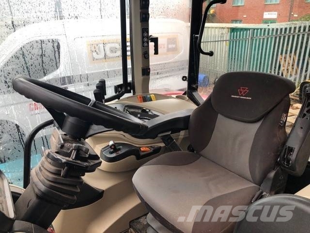 Massey Ferguson 5711M CAB Трактори